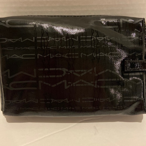 NWT MAC COSMETIC BAG - Picture 1 of 4